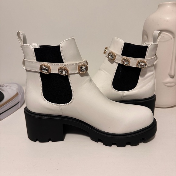 Chelsea boots - Picture 2 of 3